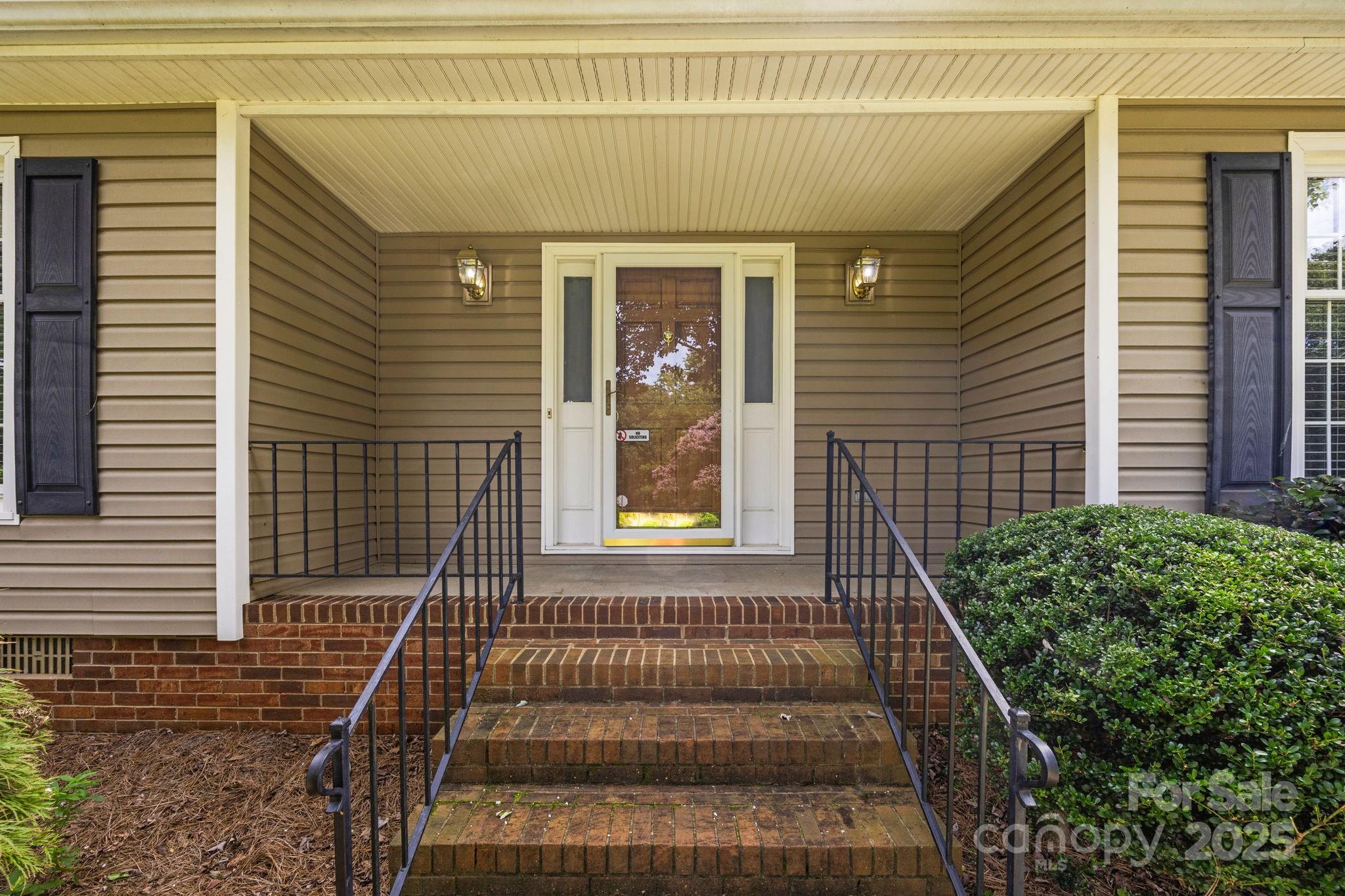 Property image 3 of 2624 Castlewood Drive in Castlewood, Gastonia, NC 28056