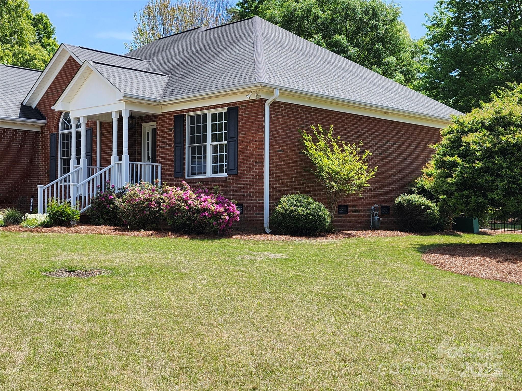 Property image 2 of 5505 Weavers Row in Cramer Woods, Gastonia, NC 28056