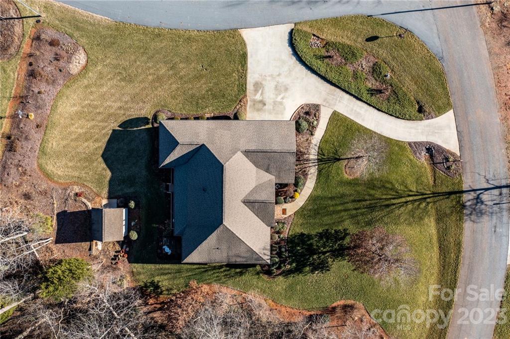 Property image 2 of 1325 Kensington Circle in Nottingham Estates, Newton, NC 28658