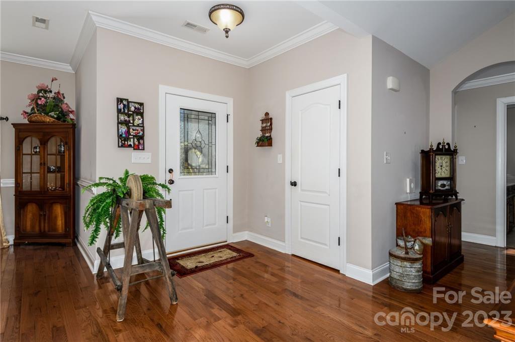 Property image 5 of 1325 Kensington Circle in Nottingham Estates, Newton, NC 28658
