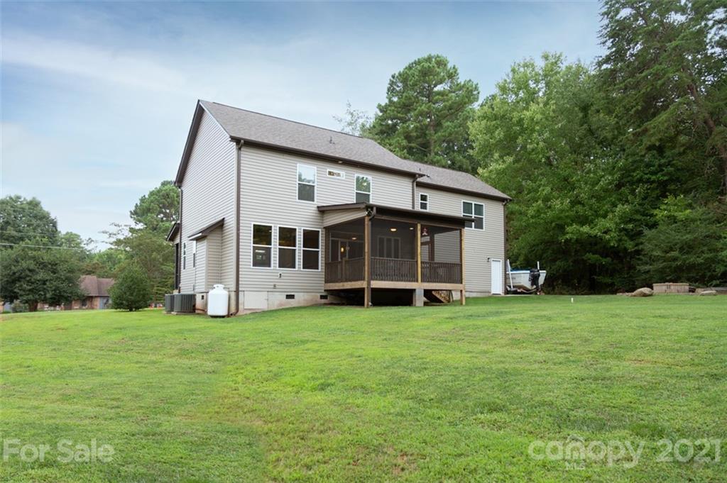 Property image 5 of 126 Harbor Pine Road in Holiday Harbor, Mooresville, NC 28117