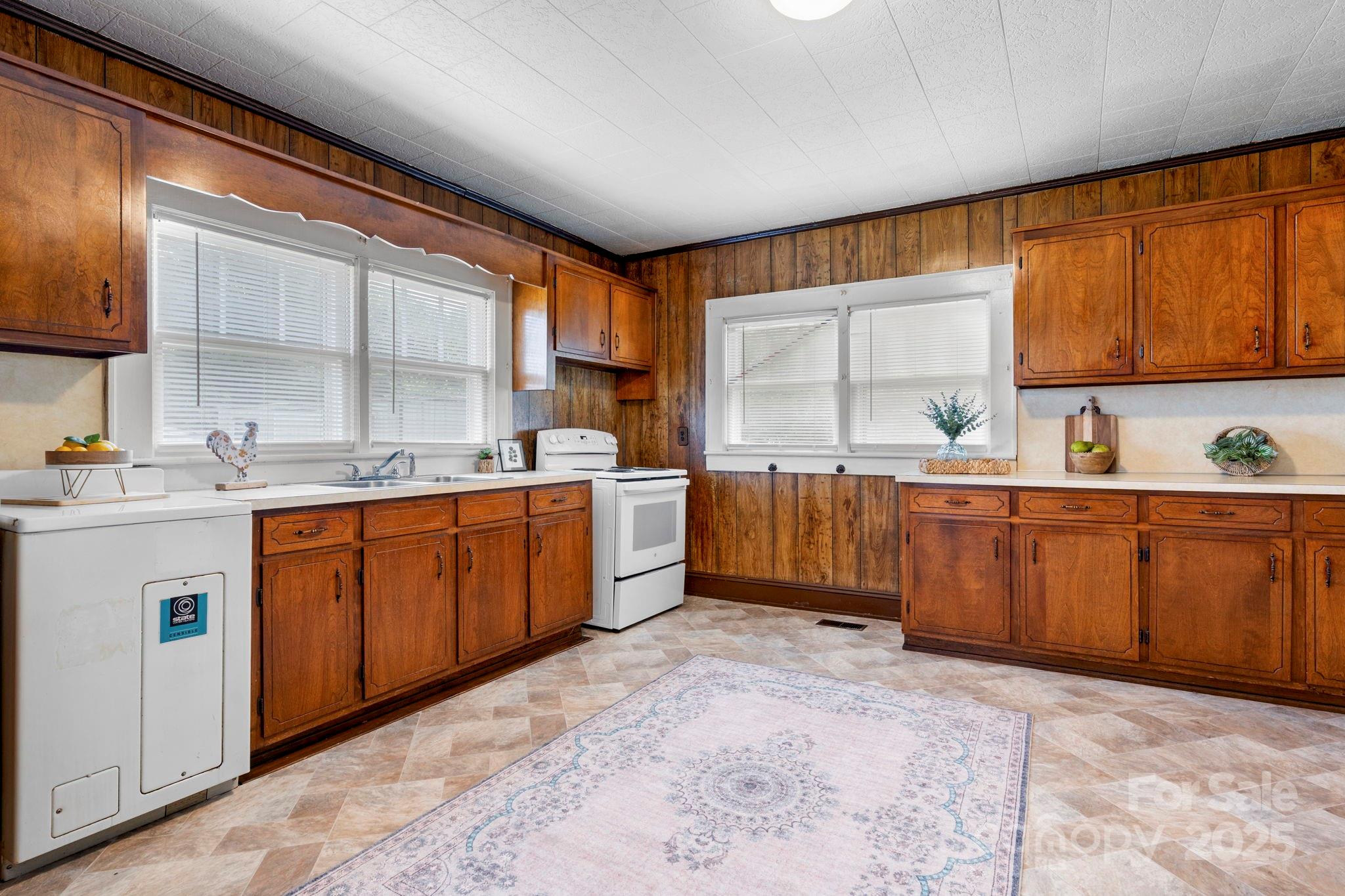 Property image 4 of 71 14th Street in Shuford Mill Village, Hickory, NC 28602