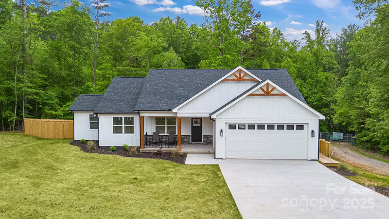 Summerhill, Lenoir Community