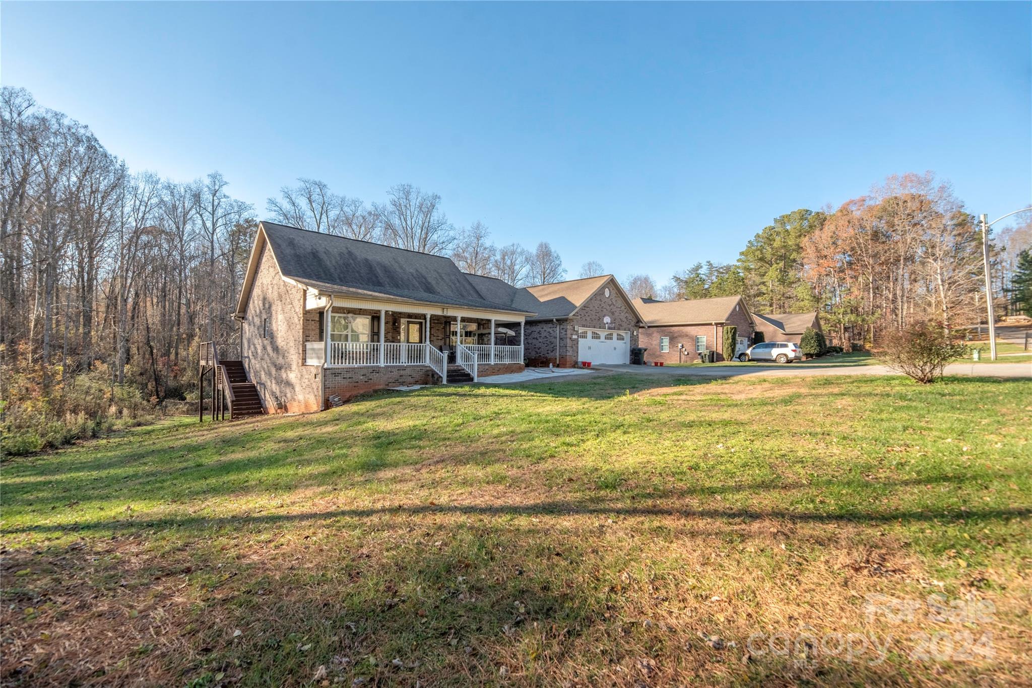 Property image 2 of 1350 Kensington Circle in Nottingham Estates, Newton, NC 28658