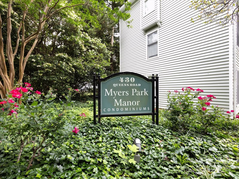 Property image 2 at 430 Queens Road, Charlotte, NC 28207