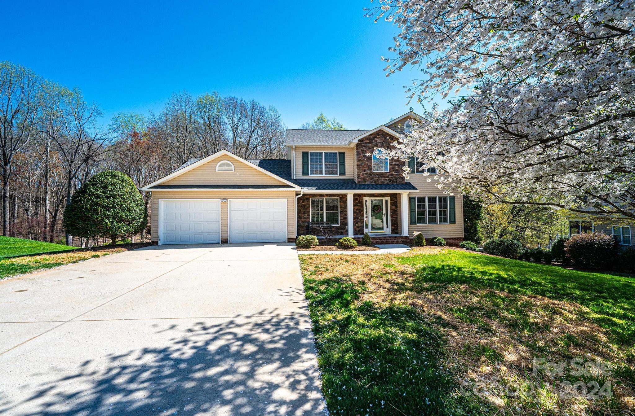 Property image 2 of 2708 Touchstone Circle in Walnut Creek, Newton, NC 28658