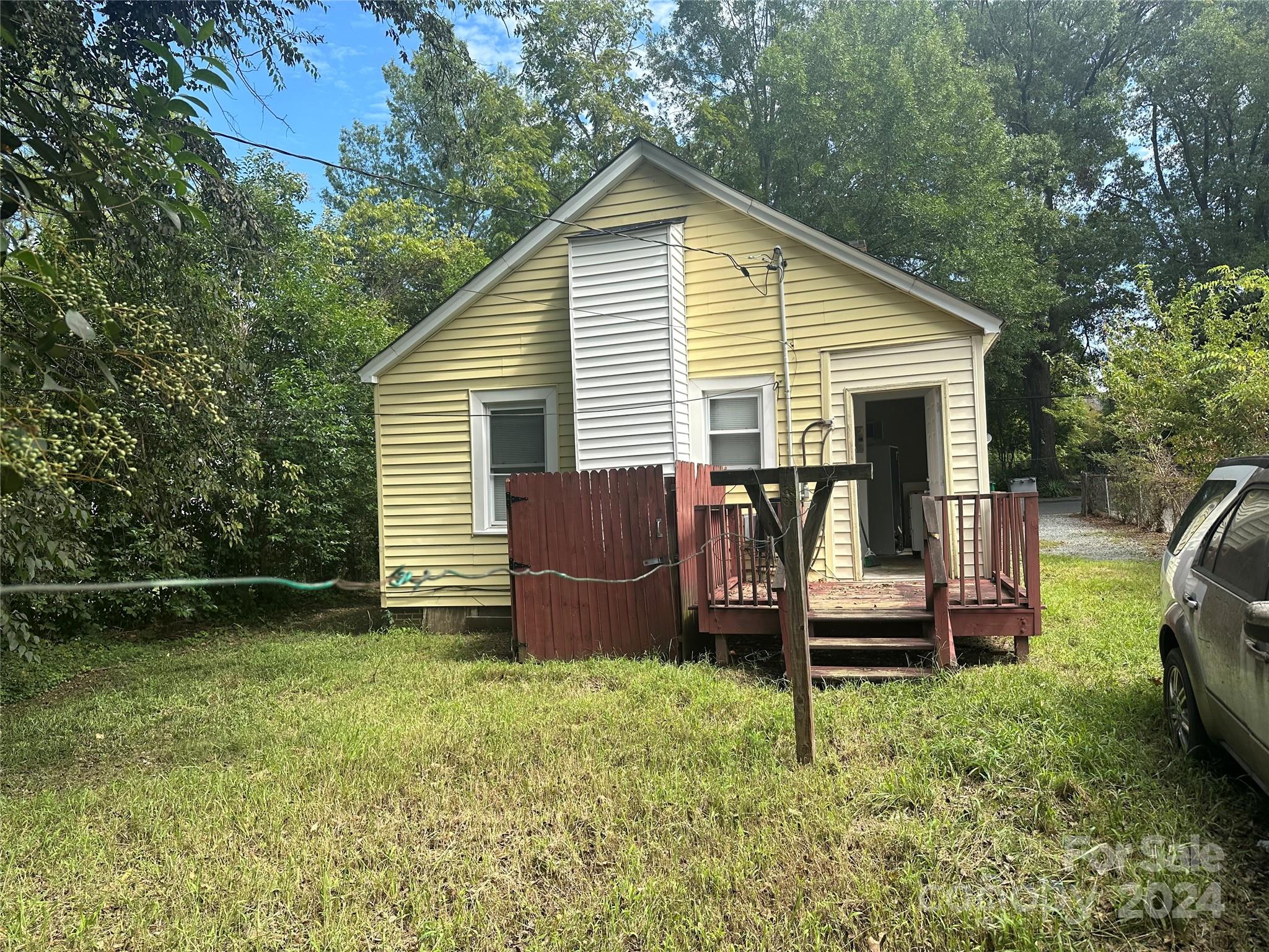 Property image 2 of 1817 Brewton Drive in Genesis Park, Charlotte, NC 28206