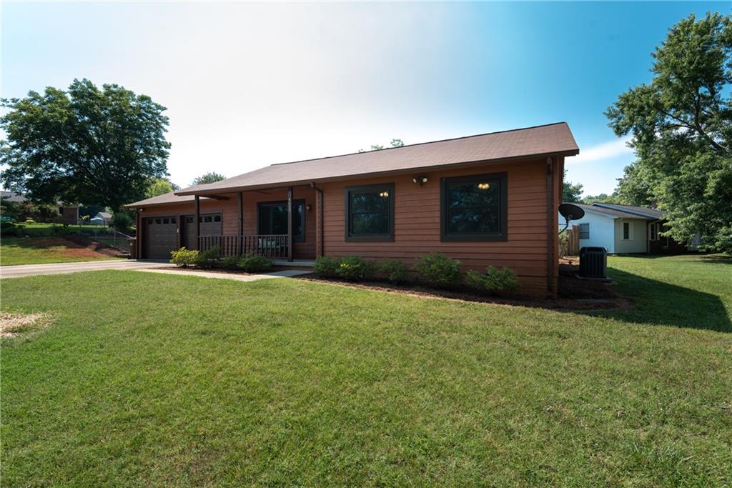 Property image 3 of 4629 Queens Road in Jamestowne, Hickory, NC 28602