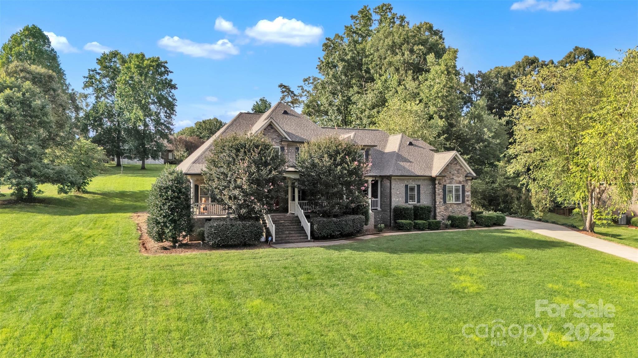 Property image 2 of 1163 Willow Creek Drive in Fairway Farms, Newton, NC 28658