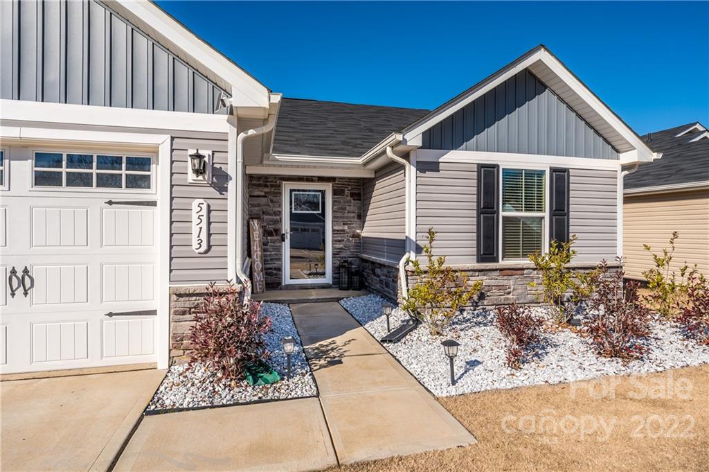 Property image 2 of 5513 Hughesdale Drive in Woodgrove, Charlotte, NC 28215