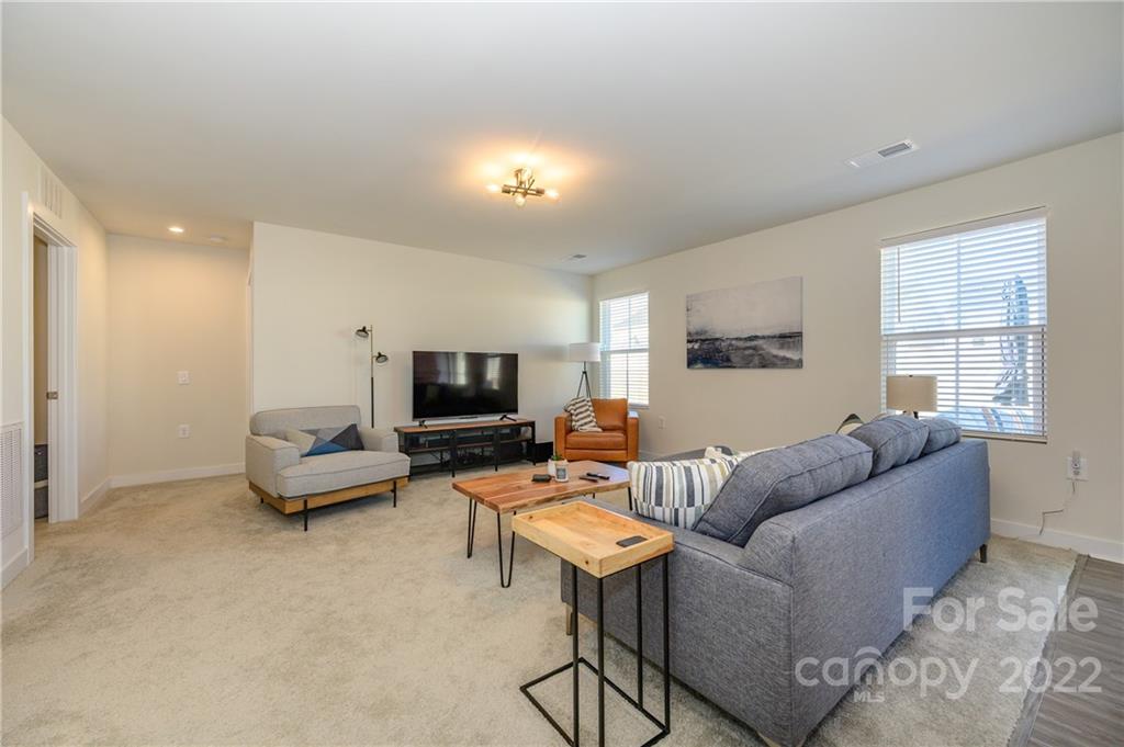 Property image 5 of 5513 Hughesdale Drive in Woodgrove, Charlotte, NC 28215