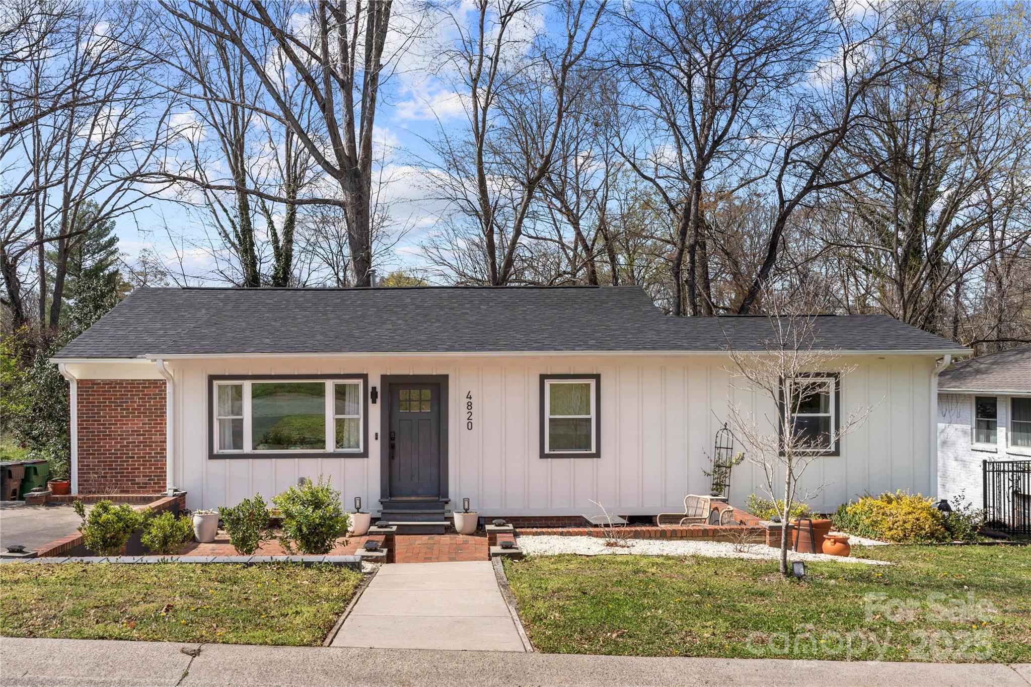 Property image 2 of 4820 Valley Stream Road in Selwyn Park, Charlotte, NC 28209