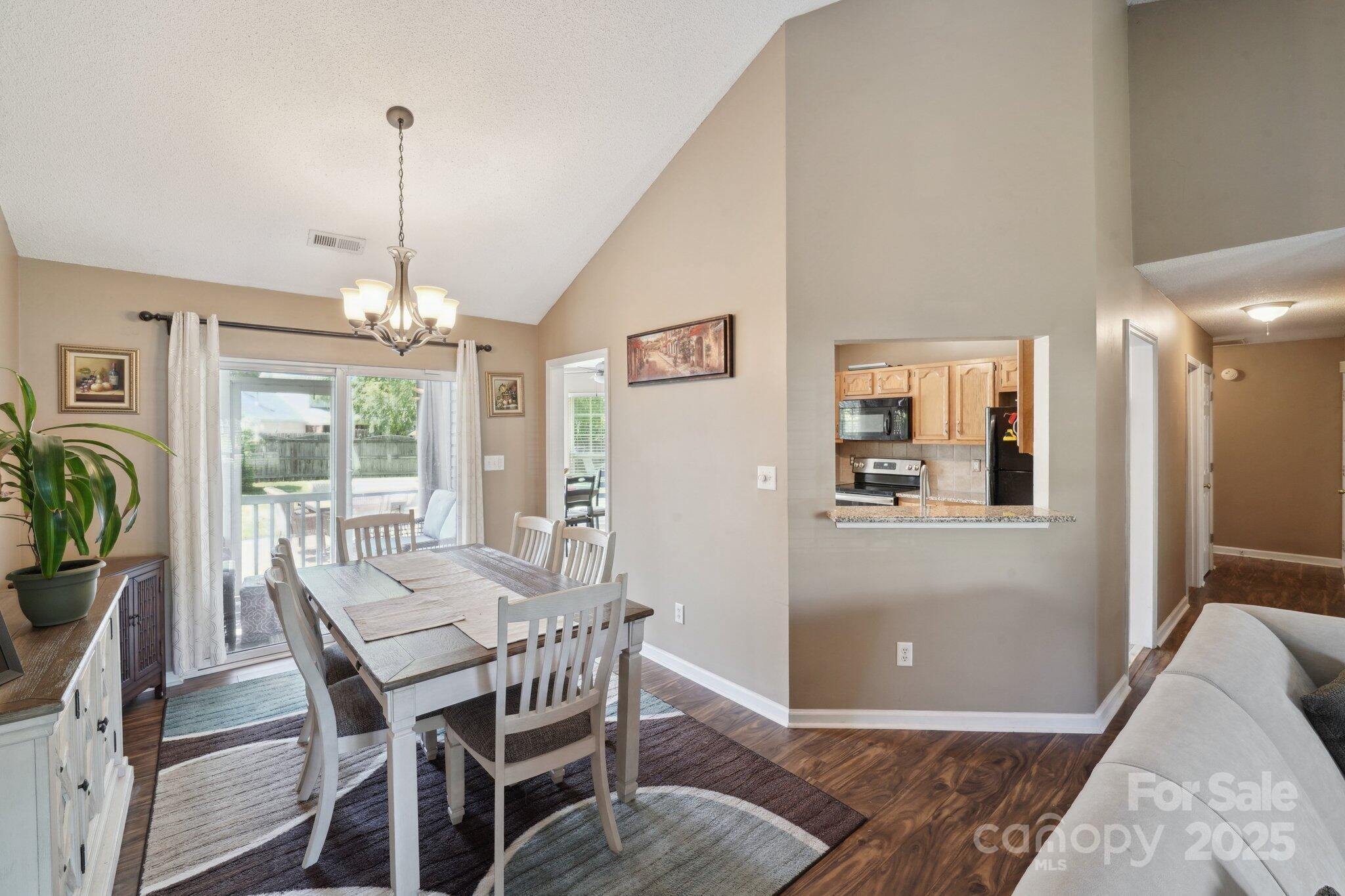 Property image 4 of 8105 Castlemaine Drive in Buckingham, Matthews, NC 28104