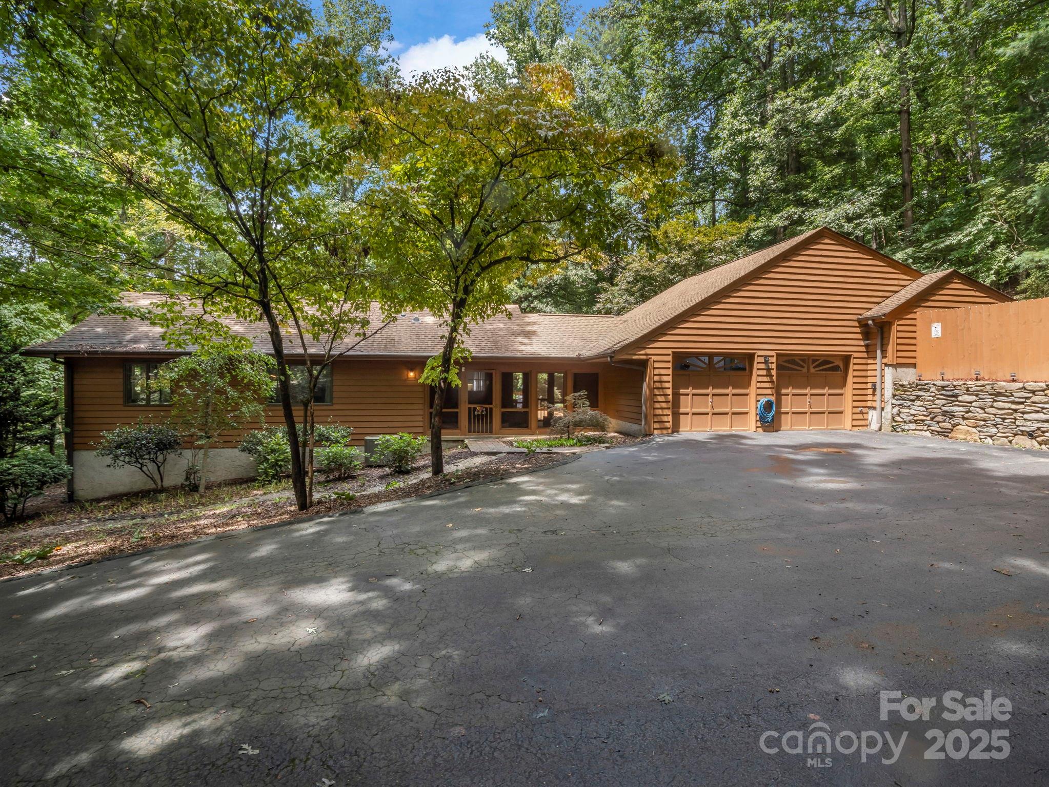 Property image 3 of 39 Foxglove Road in Timber Creek, Hendersonville, NC 28739