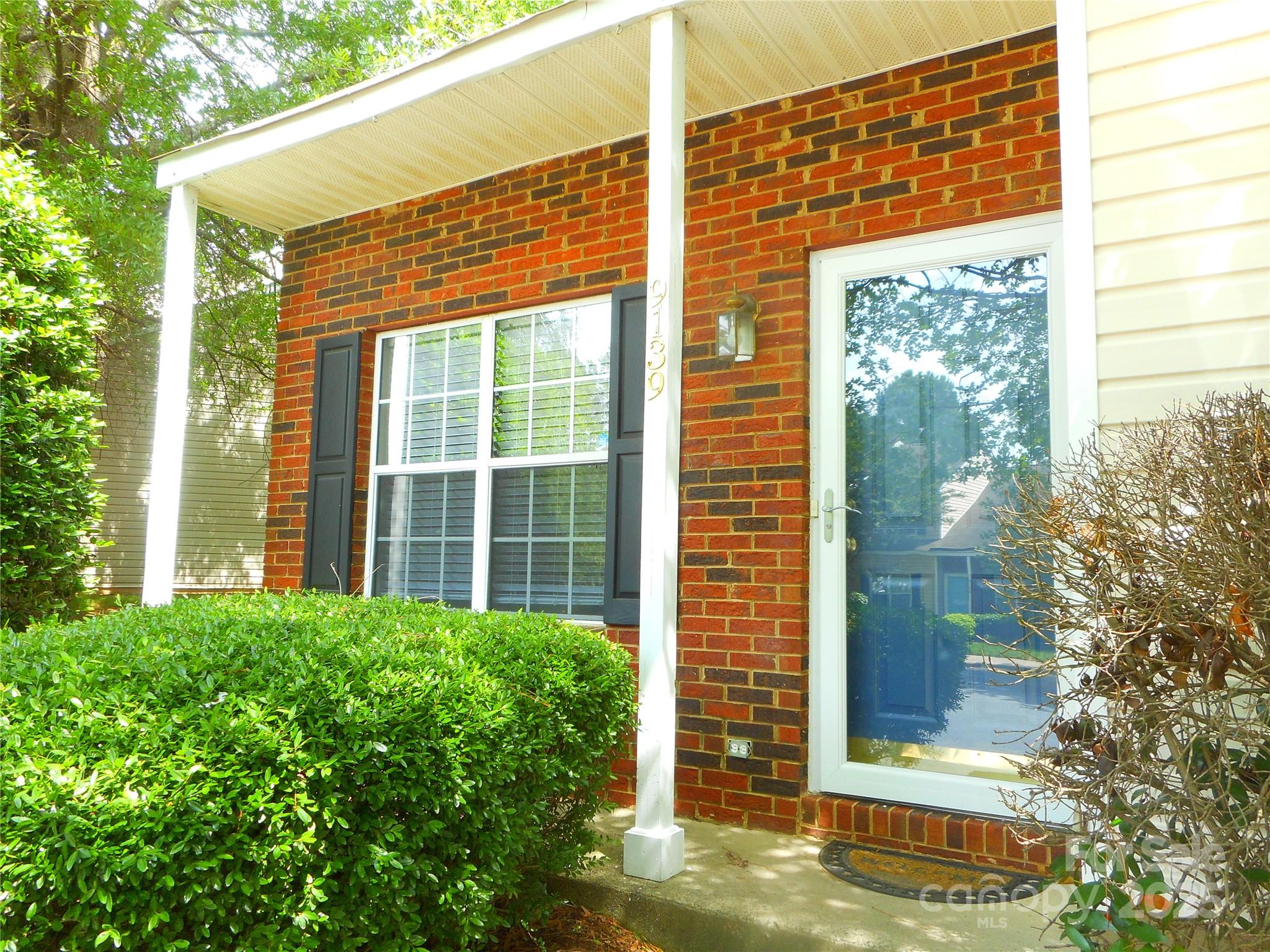Property image 2 of 9139 Charminster Court in Rossmore, Charlotte, NC 28269