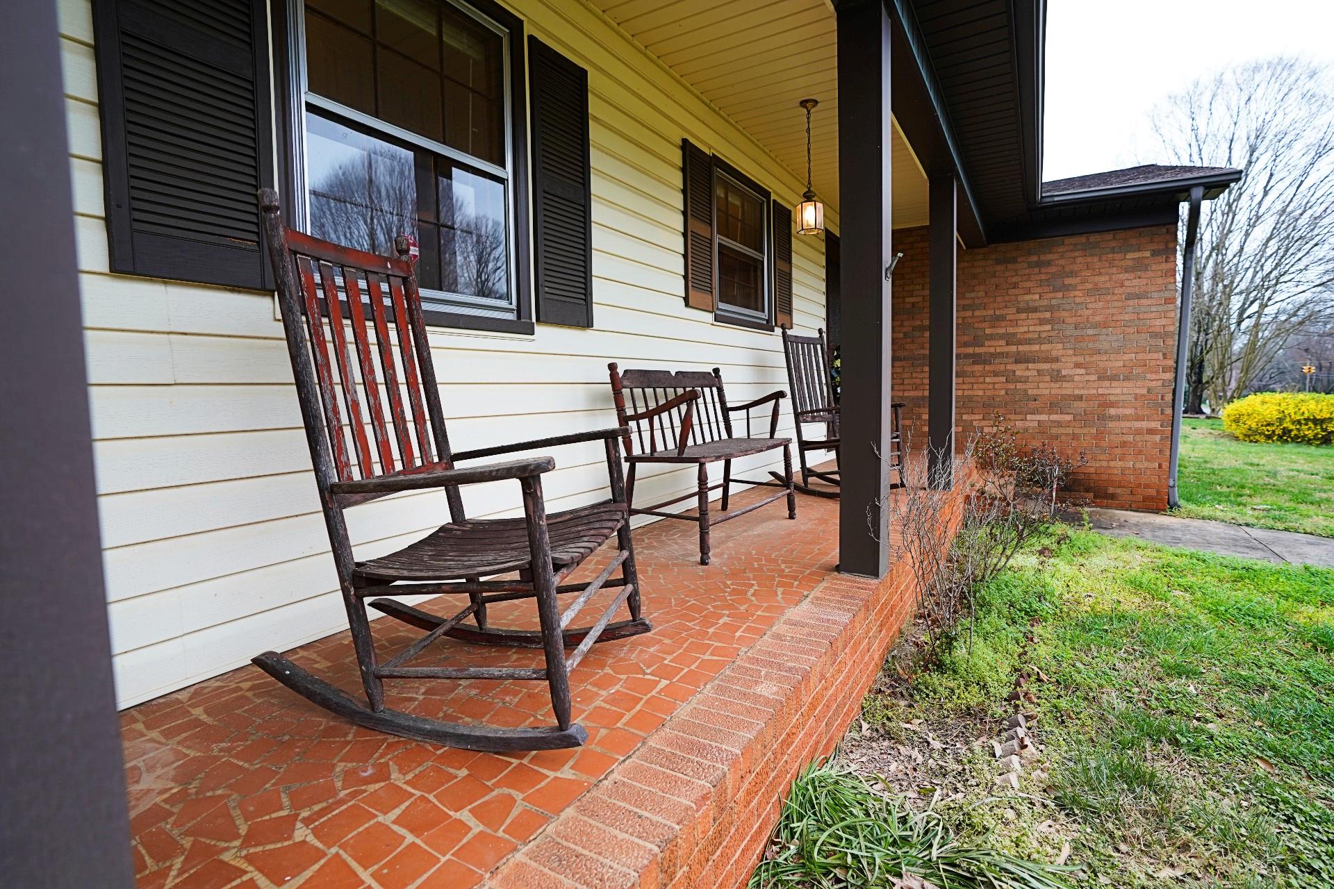 Property image 2 of 915 Woods Drive in Park Grove, Statesville, NC 28677