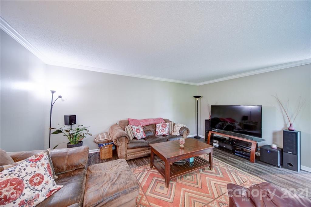 Property image 5 of 1008 Sandy Court in Forest Brook, Gastonia, NC 28056