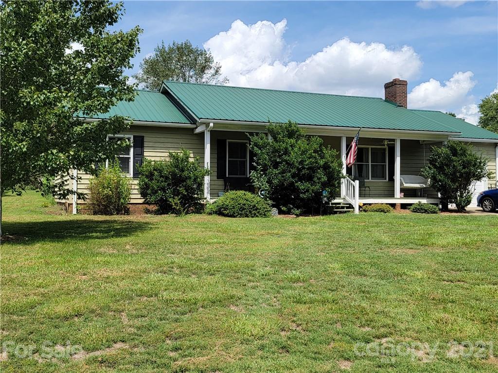 Property image 2 of 4874 Maggie Drive in Forest Ridge, Hickory, NC 28602