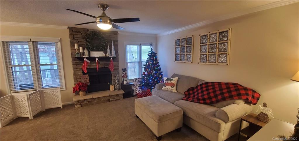Property image 3 of 1044 Wexford Place in Ridgeview, Concord, NC 28027