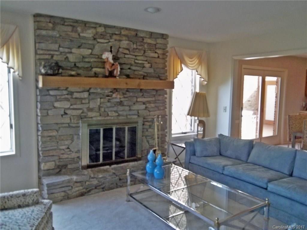 Property image 3 of 902 Fleetwood Plaza in Fleetwood Plaza, Hendersonville, NC 28739