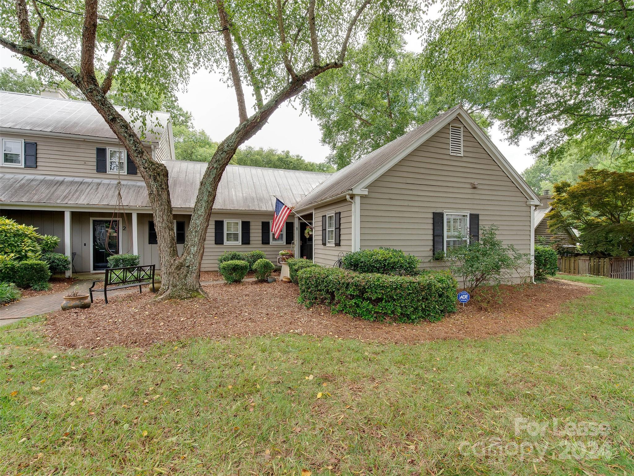 Property image 2 of 3806 Selwyn Farms Lane in Selwyn Farms, Charlotte, NC 28209