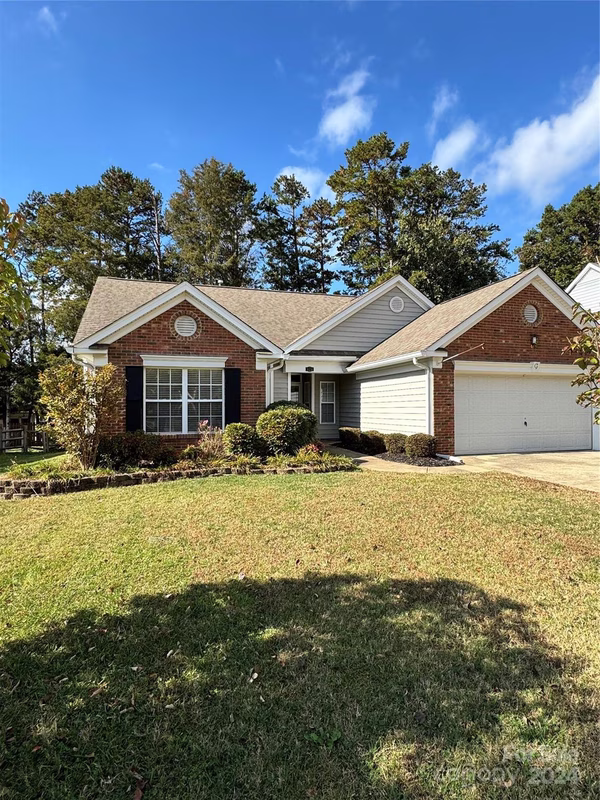 824 Lantern Way