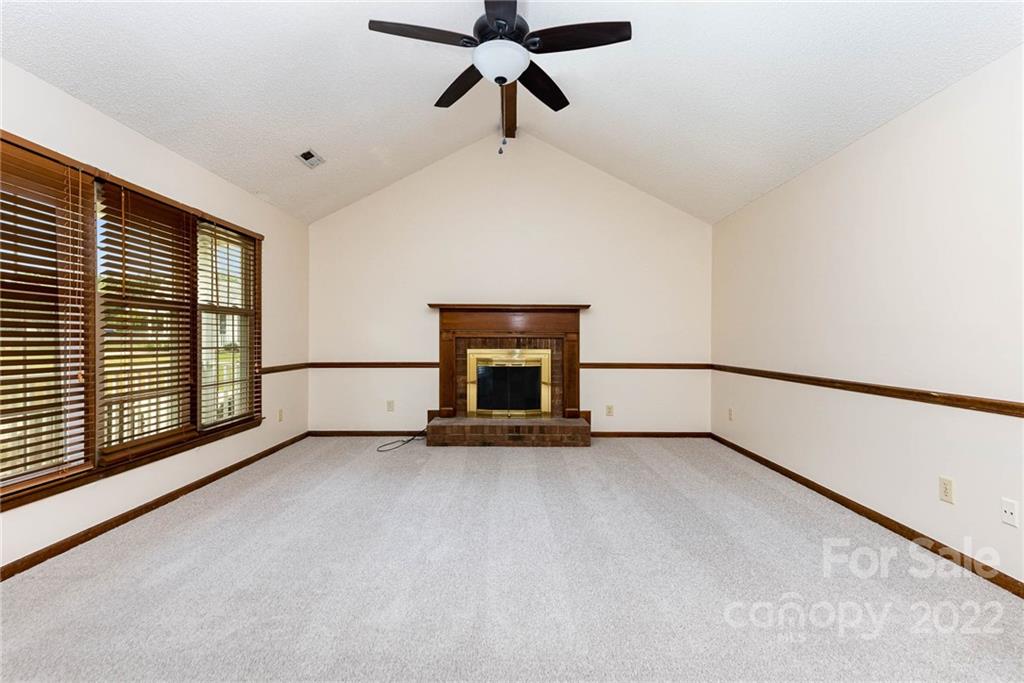 Property image 3 of 408 Iredell Court in Governors Square, Gastonia, NC 28054
