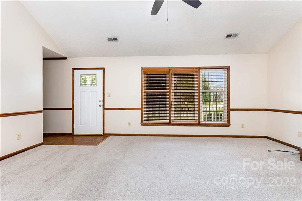 Property image 4 of 408 Iredell Court in Governors Square, Gastonia, NC 28054
