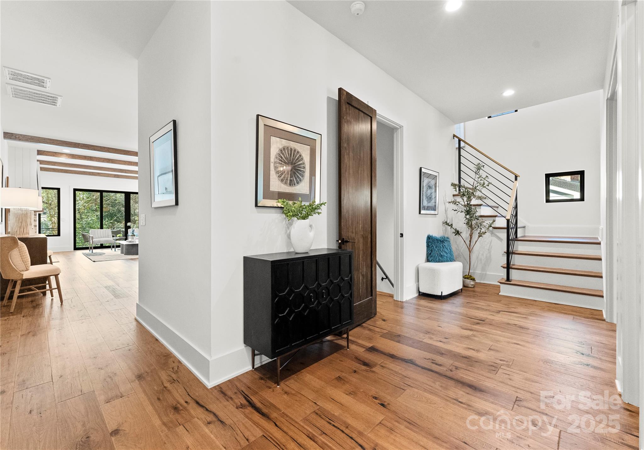 Property image 2 of 5520 Chedworth Drive in Montclaire, Charlotte, NC 28210