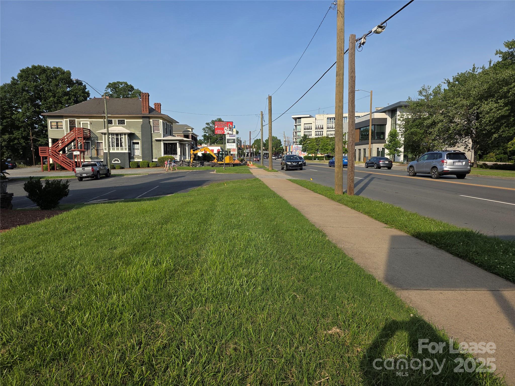 Property image 2 of 823 Central Avenue in Midwood, Charlotte, NC 28204
