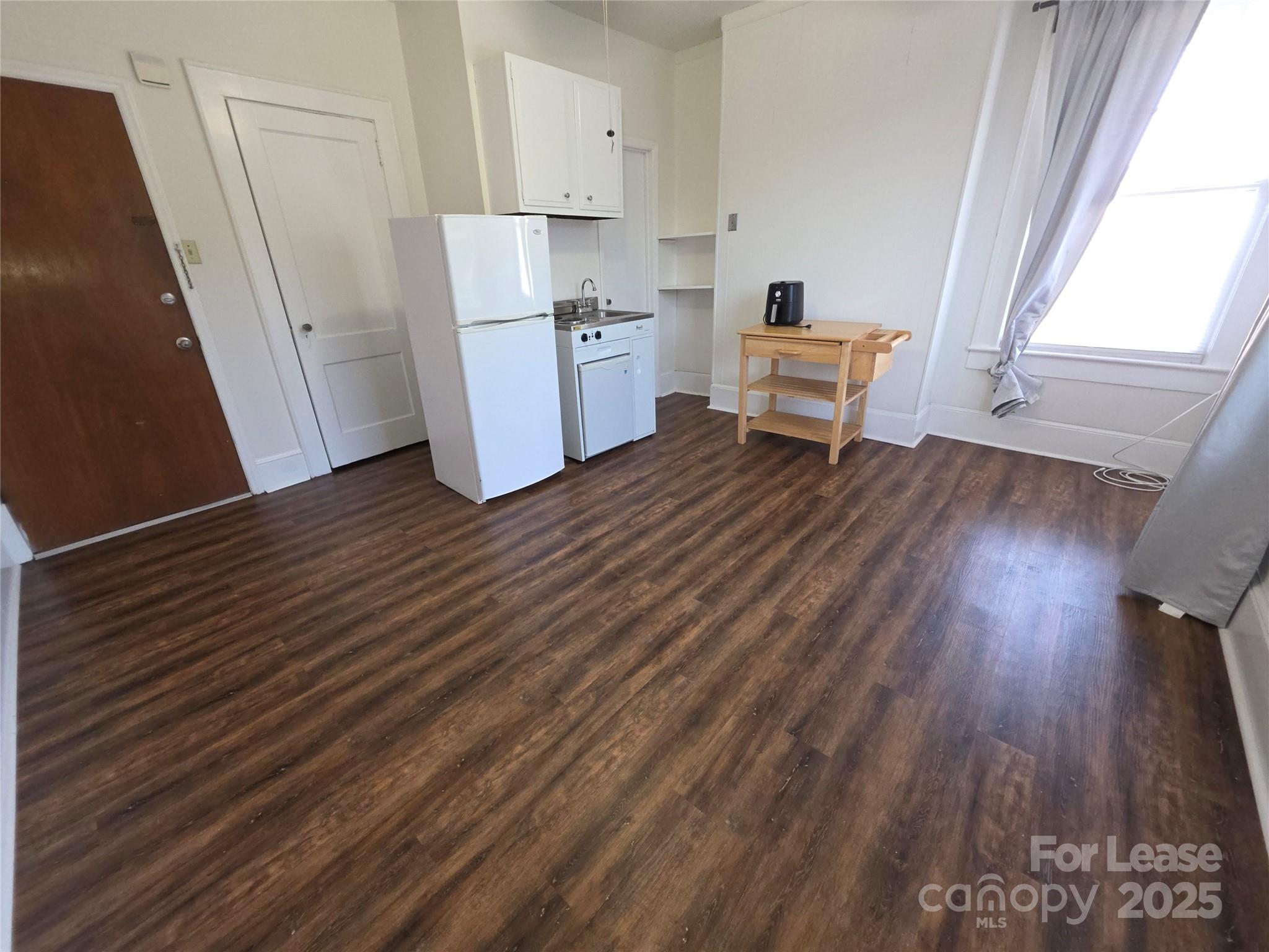 Property image 5 of 823 Central Avenue in Midwood, Charlotte, NC 28204