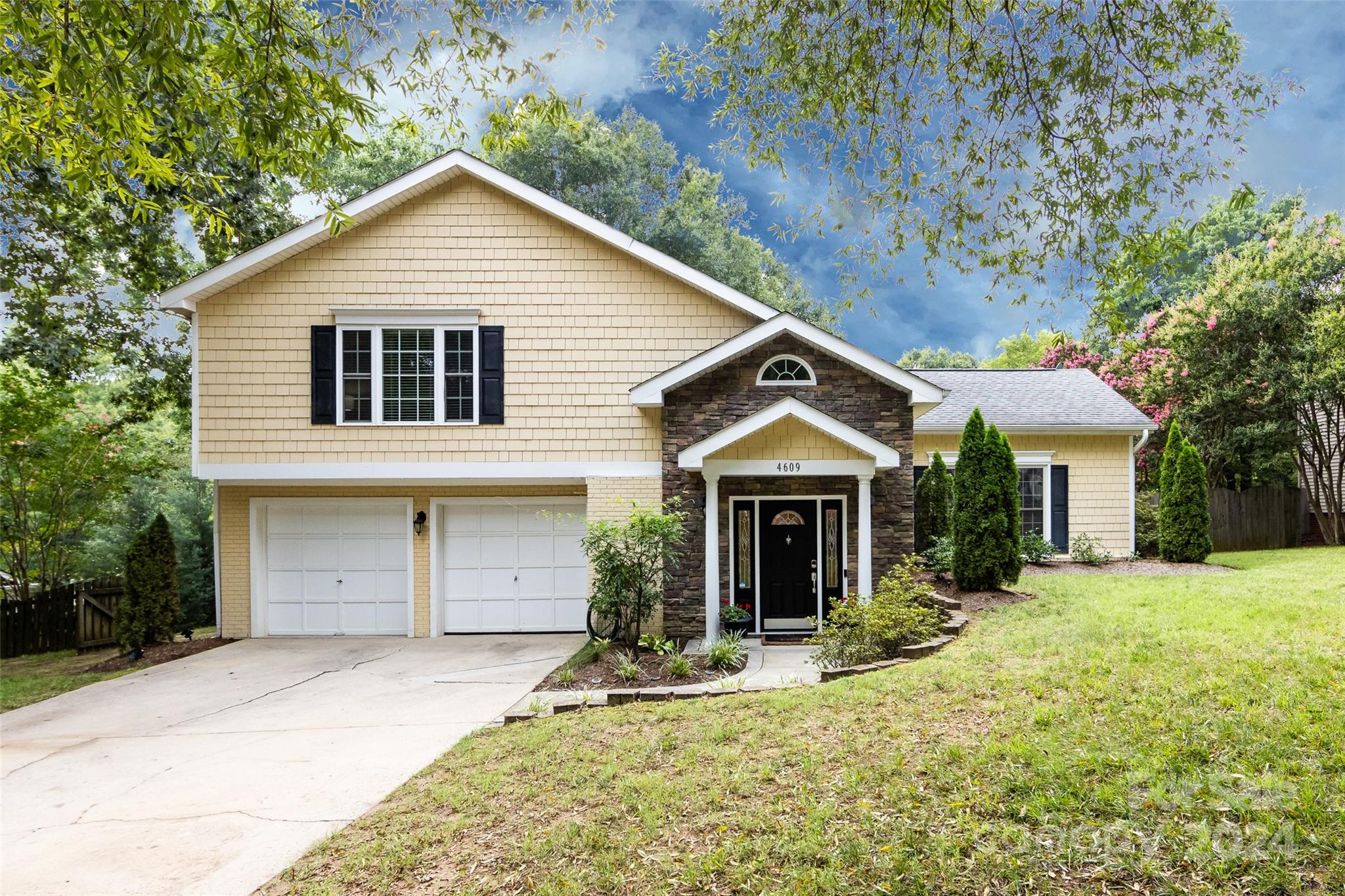 Property image 2 of 4609 Quail Canyon Drive in Carmel Valley, Charlotte, NC 28226