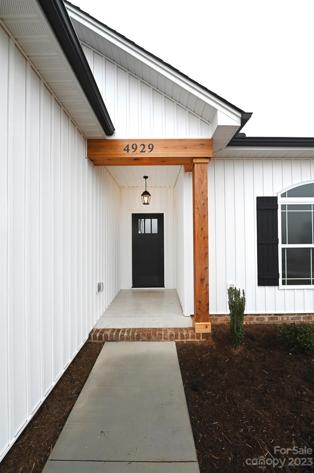 Property image 3 of 4929 Southview Drive in Wallaces View, Hickory, NC 28602