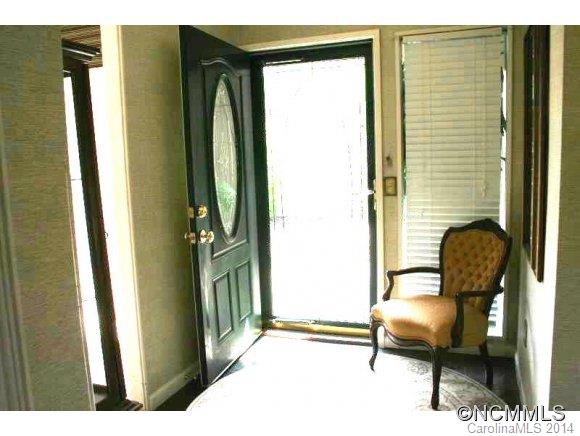 Property image 3 of 1 Lakemoor Lane in Lakemoor Village, Hendersonville, NC 28739