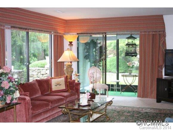 Property image 4 of 1 Lakemoor Lane in Lakemoor Village, Hendersonville, NC 28739