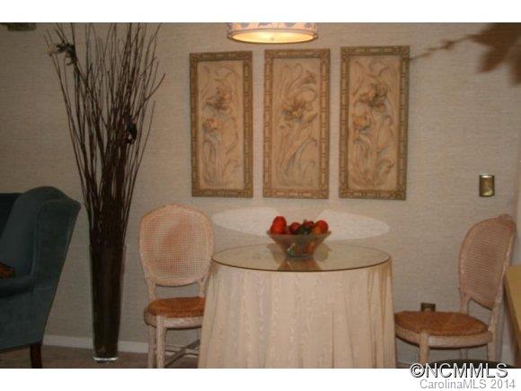 Property image 5 of 1 Lakemoor Lane in Lakemoor Village, Hendersonville, NC 28739