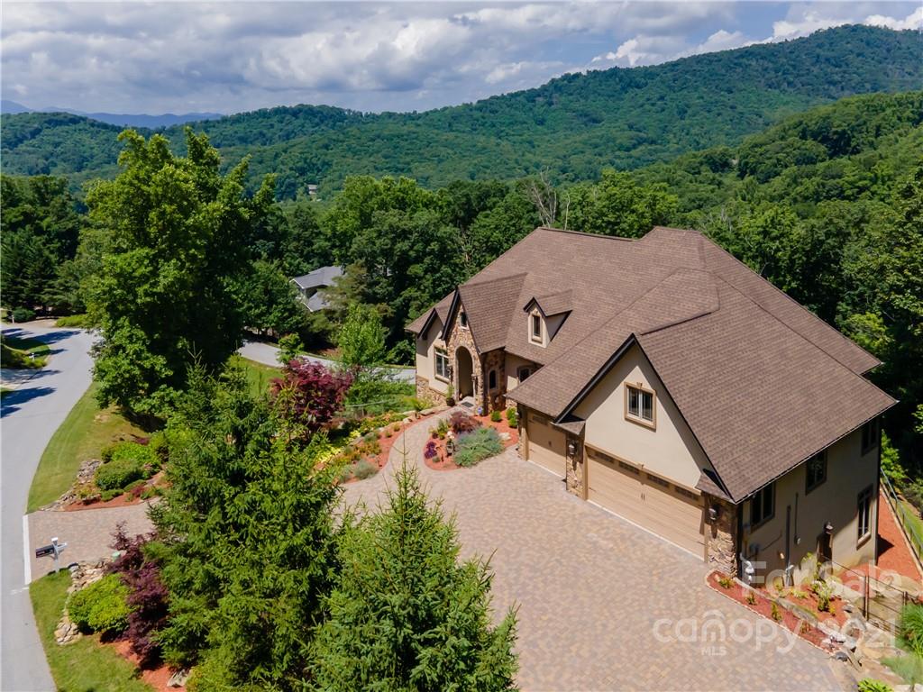 Property image 2 of 34 Hearthstone Drive in Poplar Ridge, Asheville, NC 28803