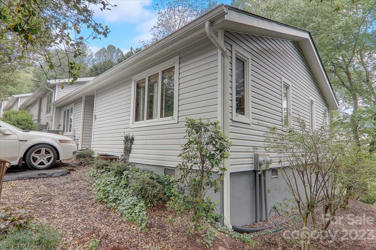Property image 5 of 75 Hollybrook Drive in Hollybrook Condos, Asheville, NC 28803