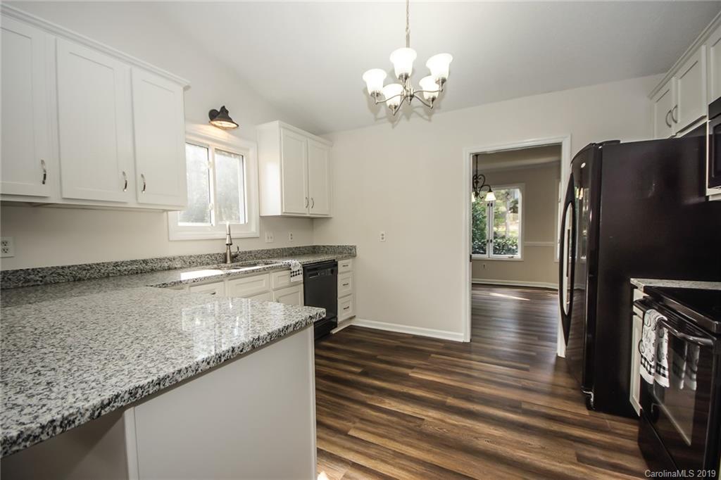 Property image 2 of 1000 Kenilworth Court in Ridgeview, Concord, NC 28027