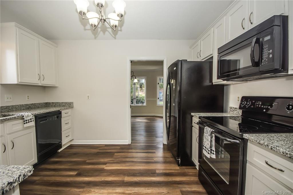 Property image 3 of 1000 Kenilworth Court in Ridgeview, Concord, NC 28027
