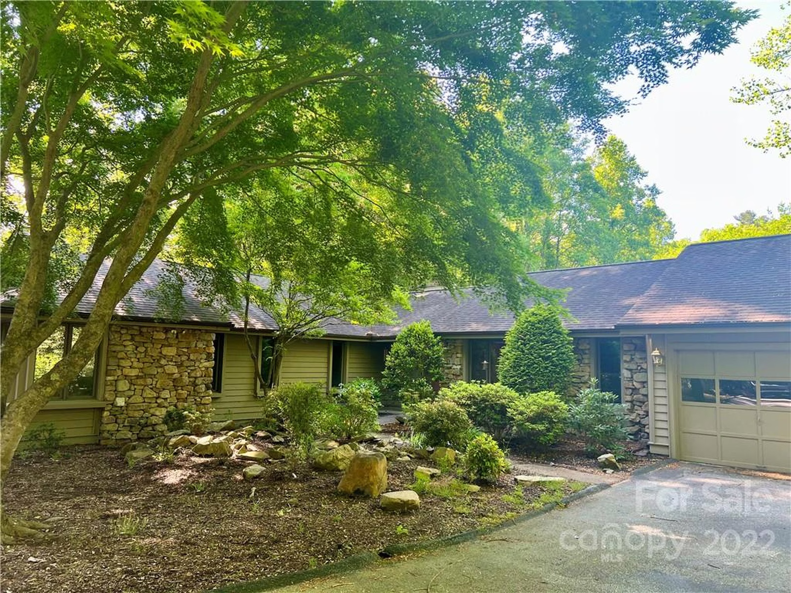 Property image 1 at 112 Camellia Way, Hendersonville, NC 28739
