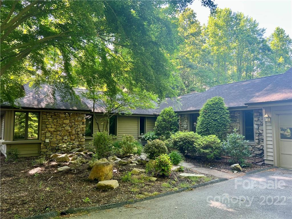 Property image 3 of 112 Camellia Way in Timber Creek, Hendersonville, NC 28739
