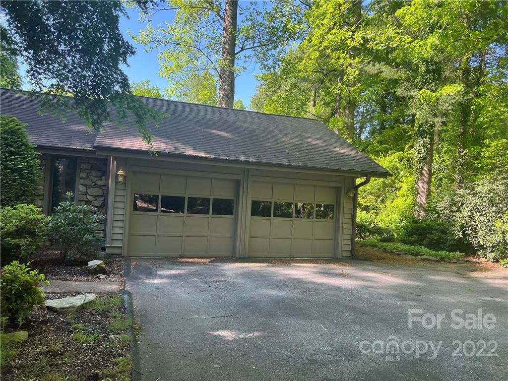 Property image 4 of 112 Camellia Way in Timber Creek, Hendersonville, NC 28739