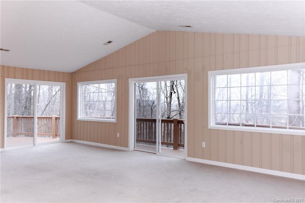 Property image 4 of 180 Ravenwood Lane in Ravenwood Forest, Horse Shoe, NC 28742