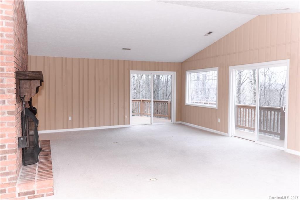 Property image 5 of 180 Ravenwood Lane in Ravenwood Forest, Horse Shoe, NC 28742