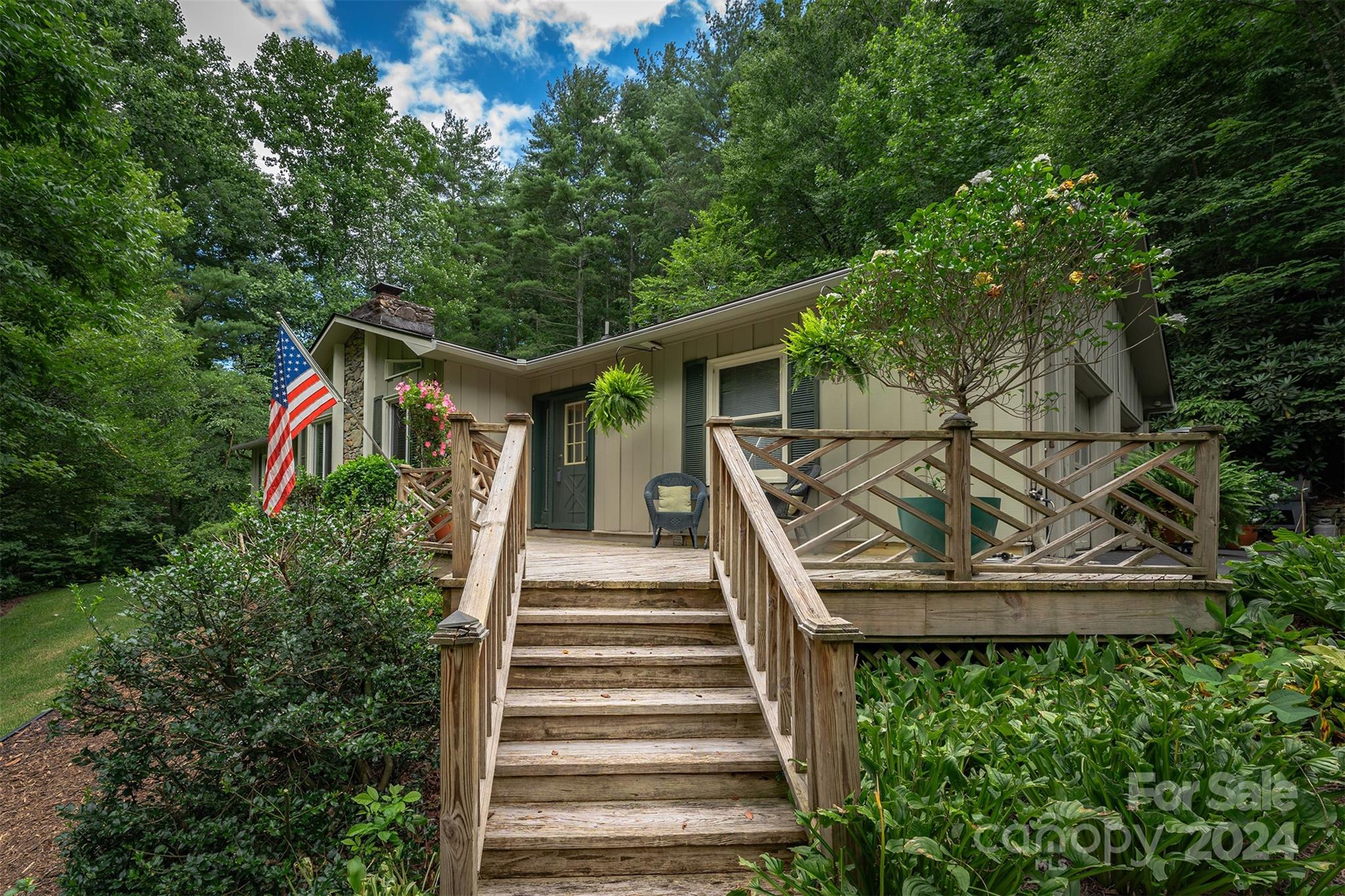 Property image 2 of 145 Larchmont Drive in Tamarac, Hendersonville, NC 28791