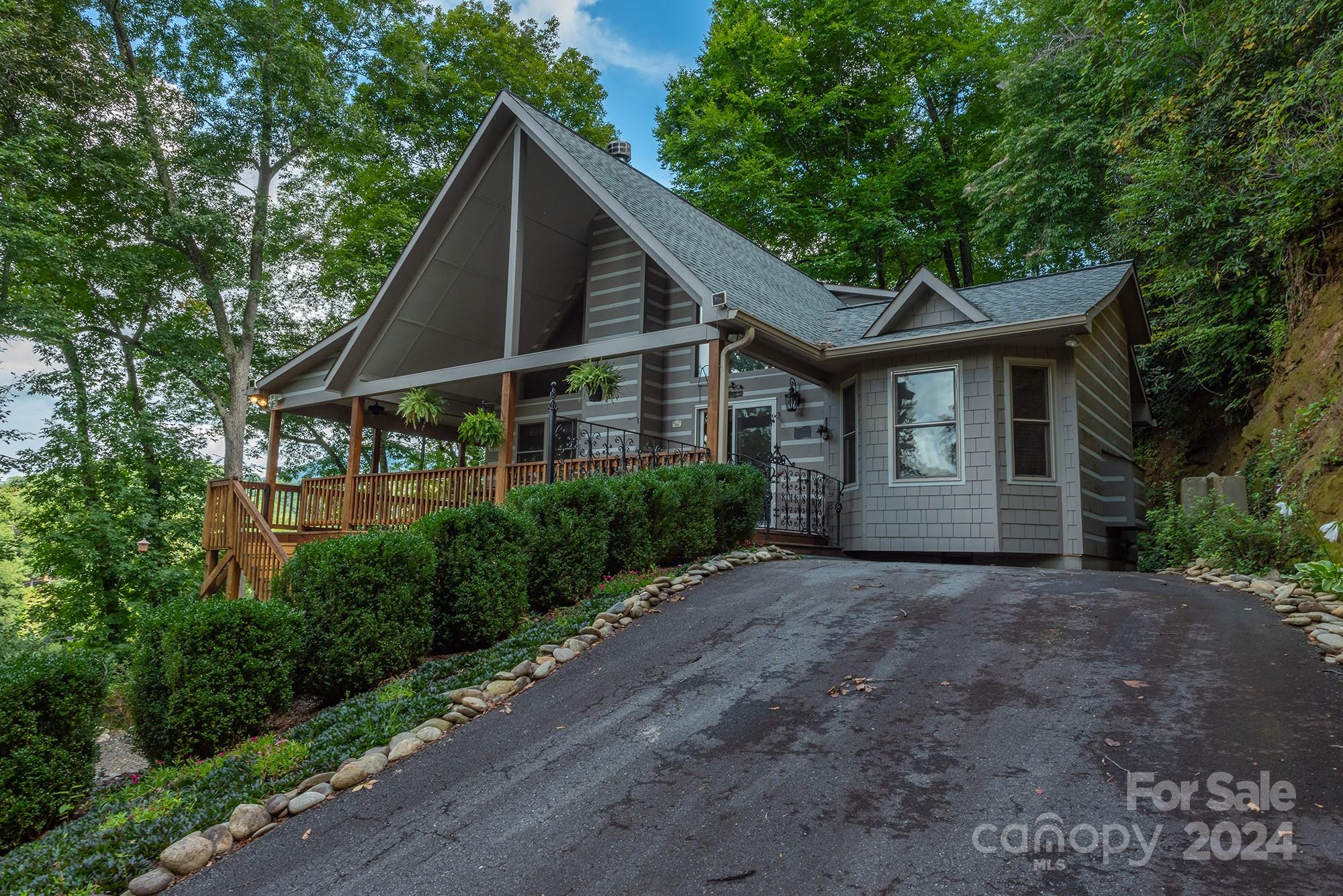 Property image 2 of 21 Shady Side Drive in Riverwalk, Burnsville, NC 28714