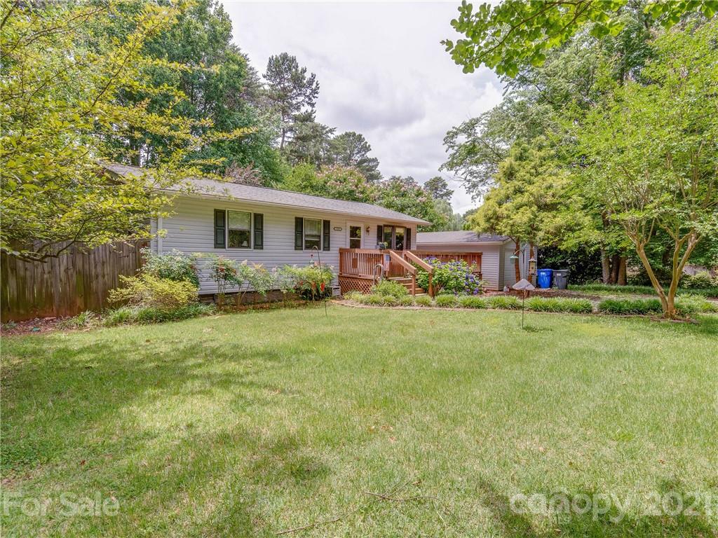 Property image 2 of 135 Pine Bluff Drive in Holiday Harbor, Mooresville, NC 28117