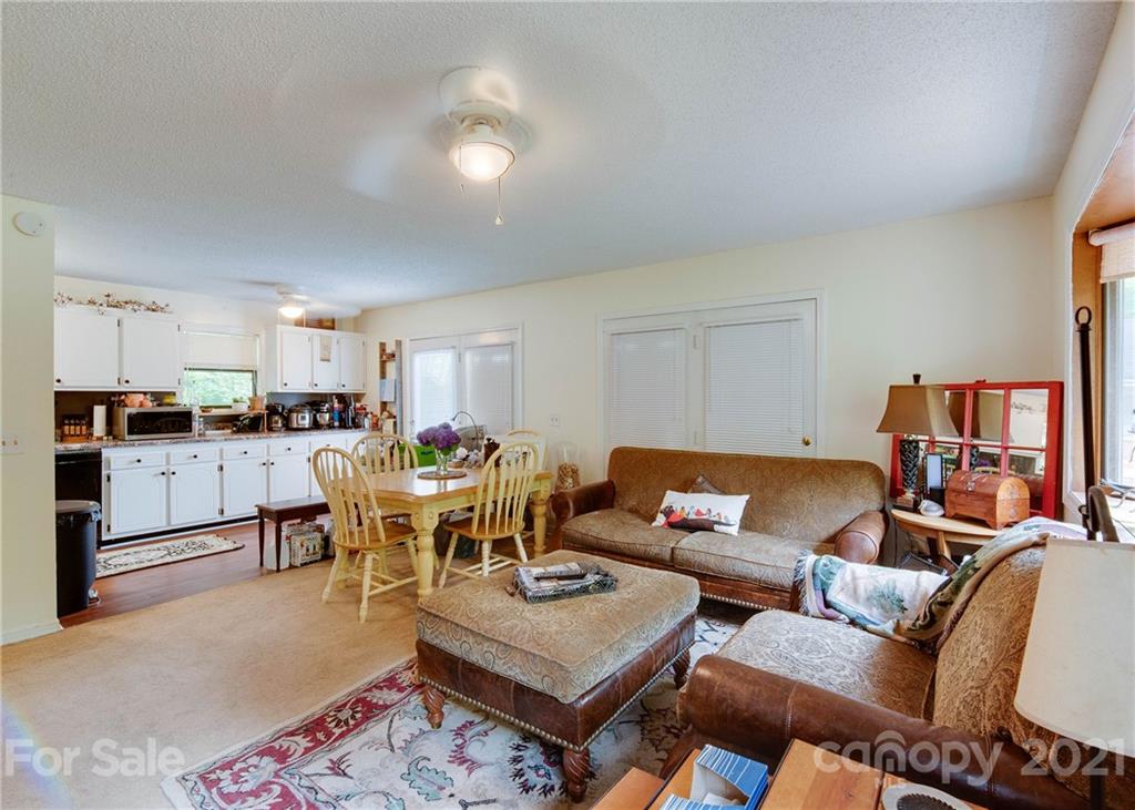Property image 3 of 135 Pine Bluff Drive in Holiday Harbor, Mooresville, NC 28117
