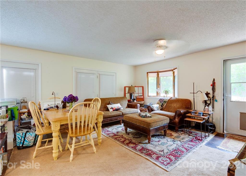 Property image 5 of 135 Pine Bluff Drive in Holiday Harbor, Mooresville, NC 28117